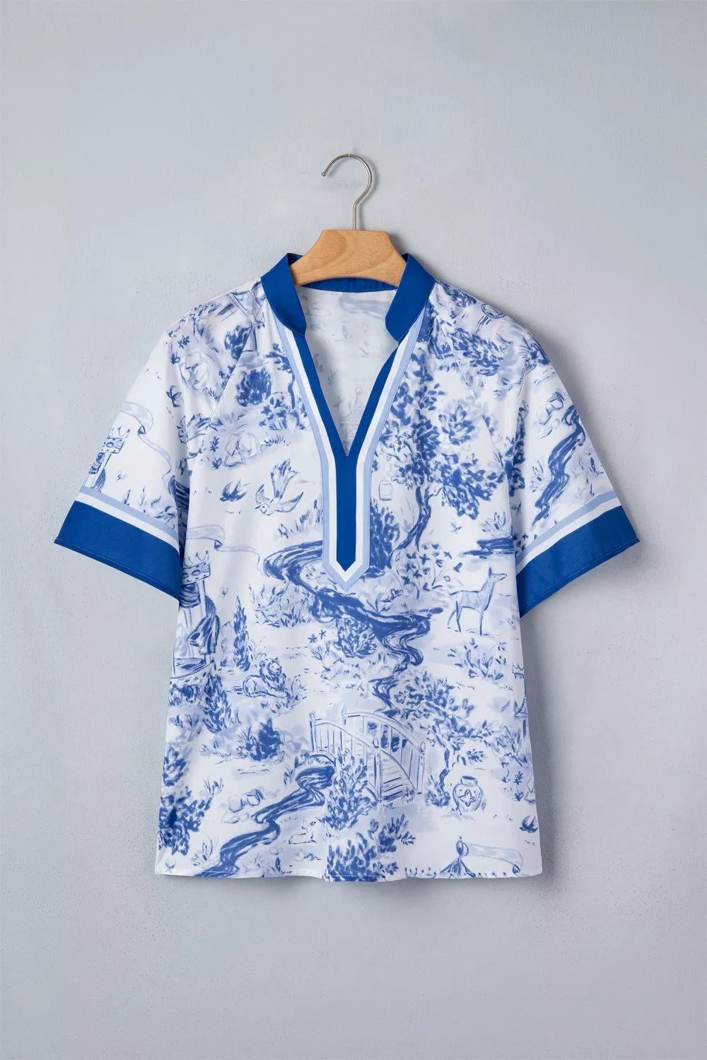 Scenic toile print V-neck raglan sleeve blouse