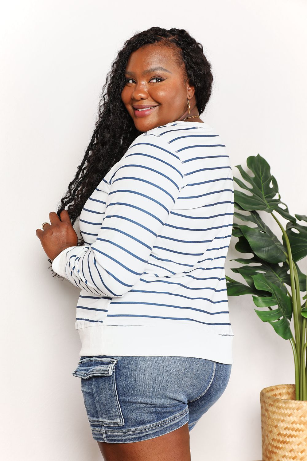 Striped long sleeve round neck pullover top