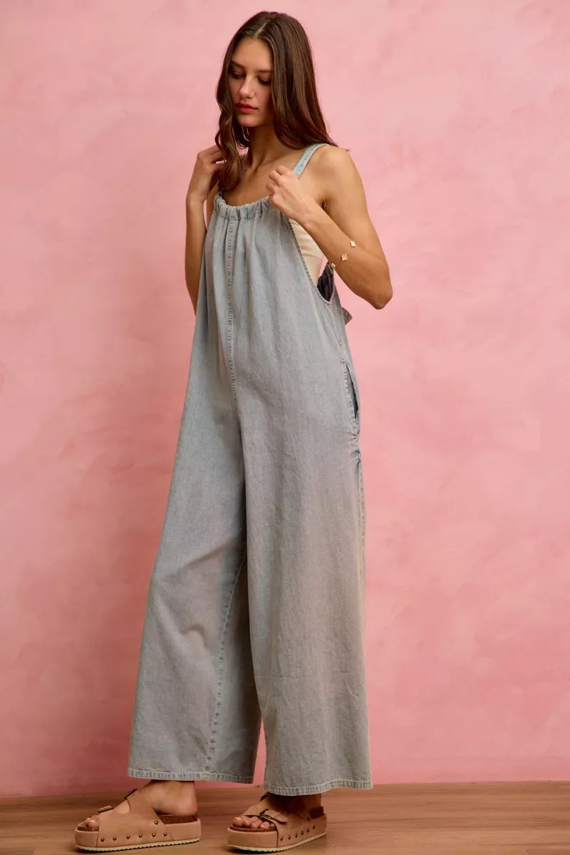 Wide-leg lightweight denim overalls with side pockets
