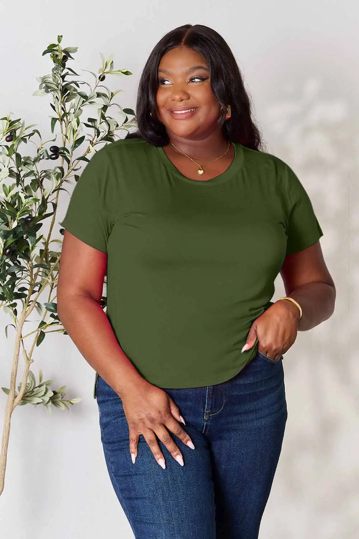 Round neck short sleeve tee with side slit hem