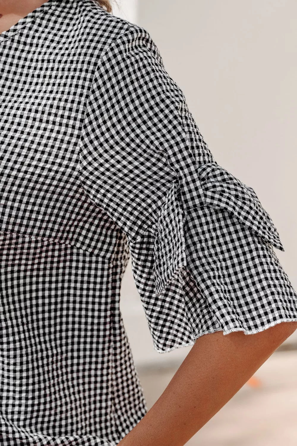 Gingham ruffle half-sleeve crew neck blouse