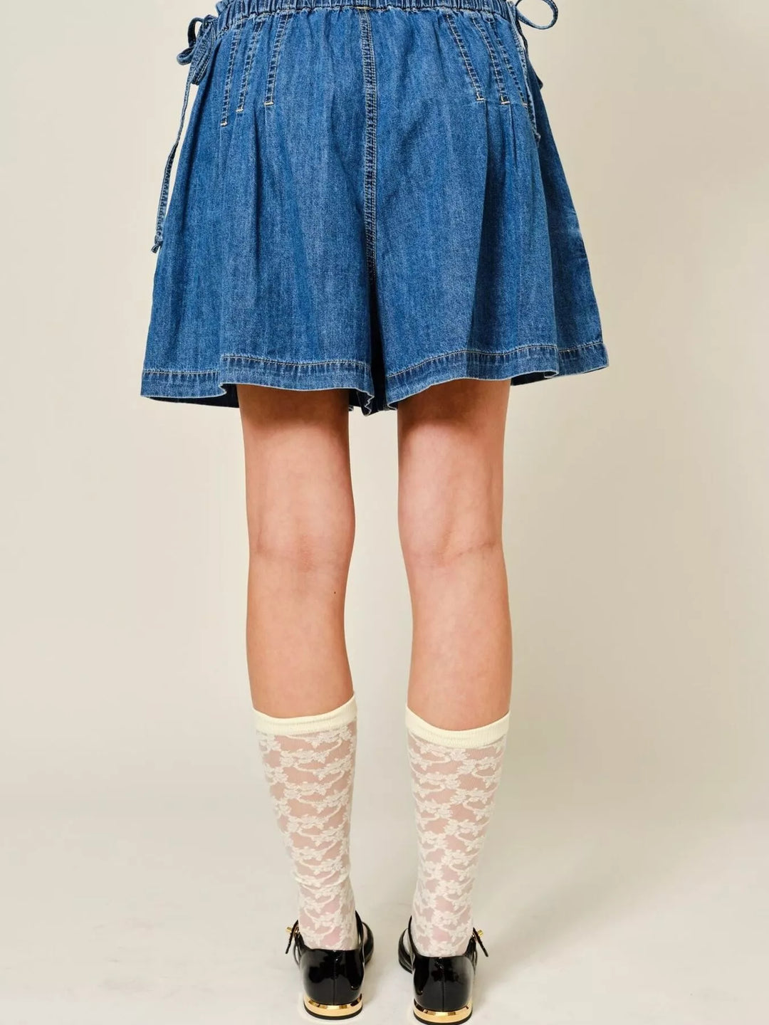 Wide-leg pleated denim shorts with drawstring elastic waist