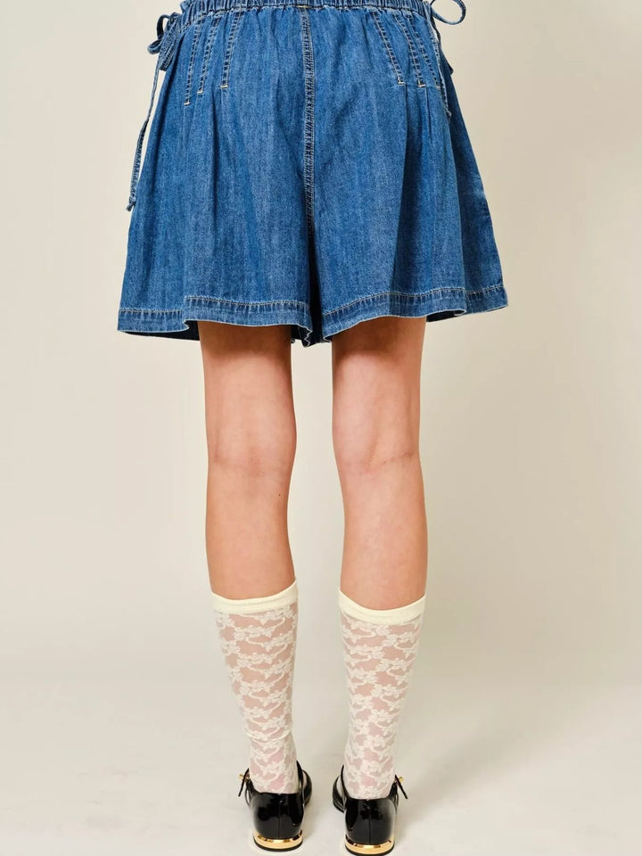 Wide-leg pleated denim shorts with drawstring elastic waist