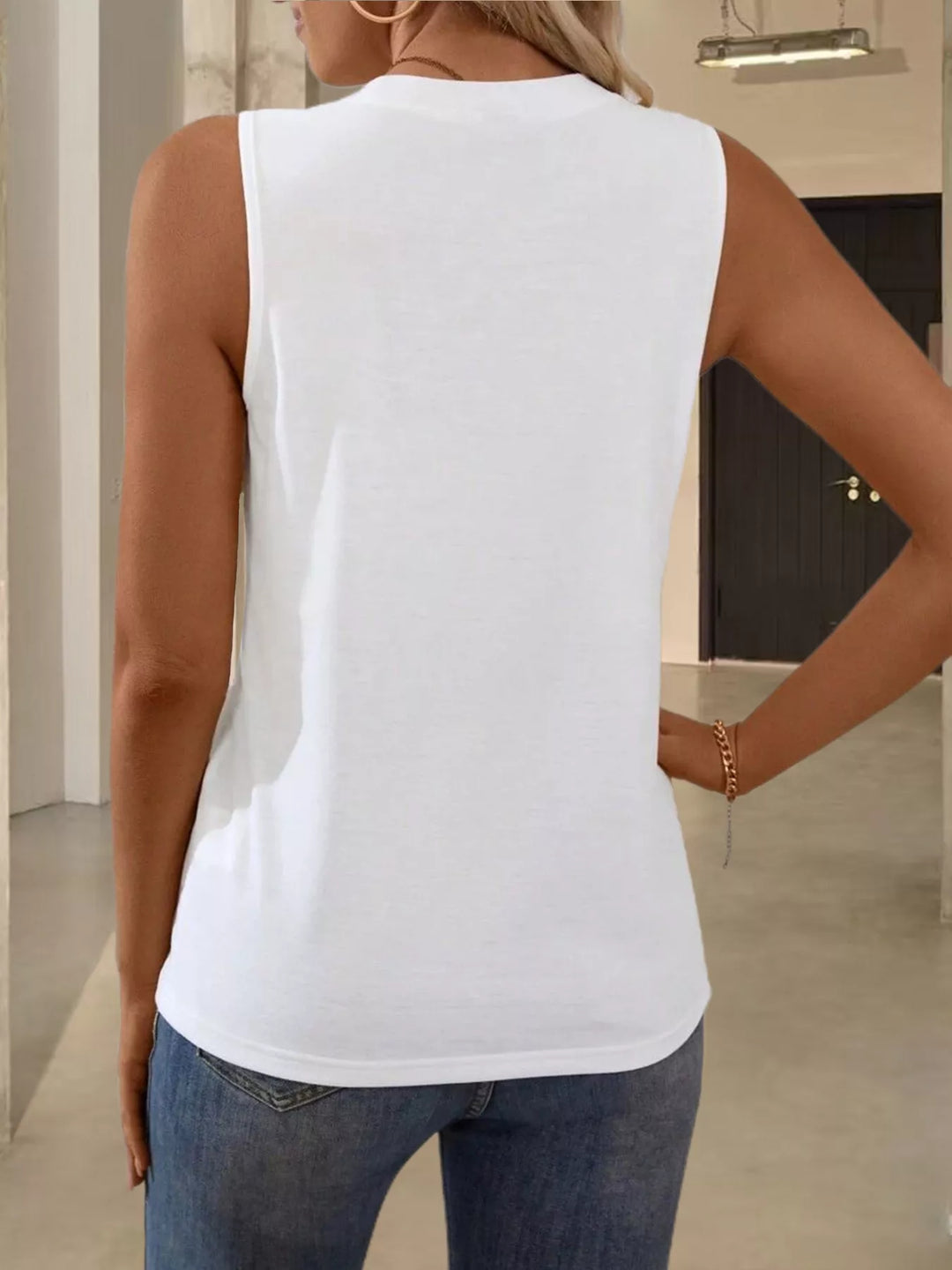 Pintuck pleated round neck sleeveless tank top
