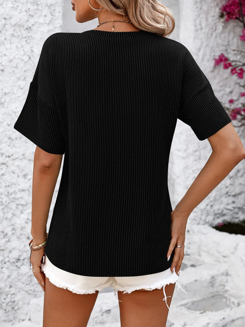 Ribbed V-neck dropped-shoulder tee with chest pocket