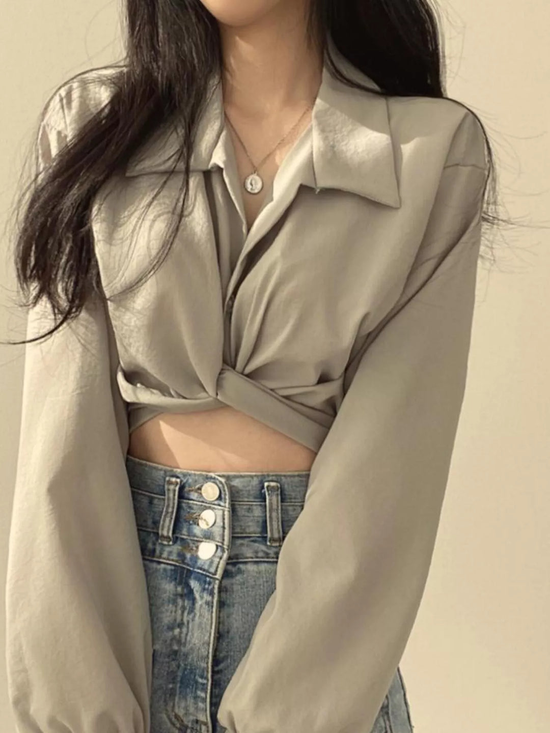 Twisted knot cropped shirt with long balloon sleeves