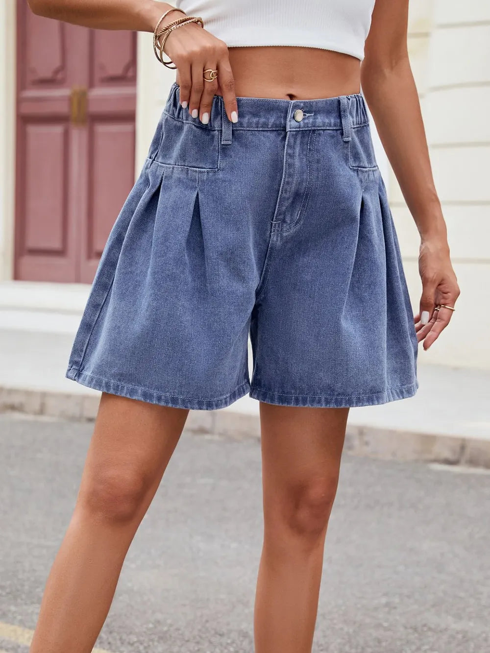 Wide-leg pleated denim shorts with ruched half-elastic waist