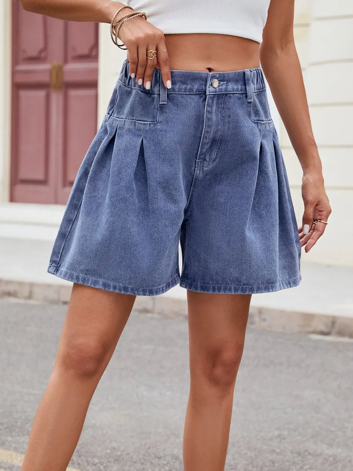 Wide-leg pleated denim shorts with ruched half-elastic waist