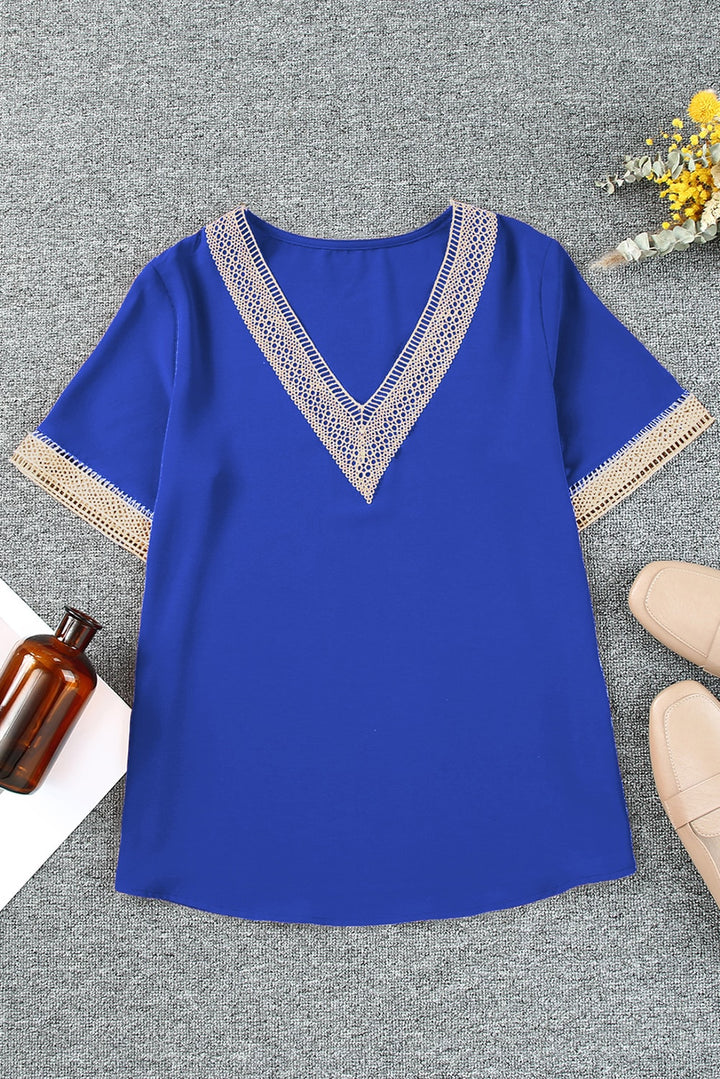Contrast lace trim V-neck short sleeve blouse
