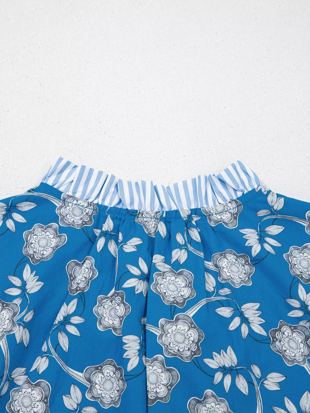 Floral print blouse with ruffle sleeves and split neck tie