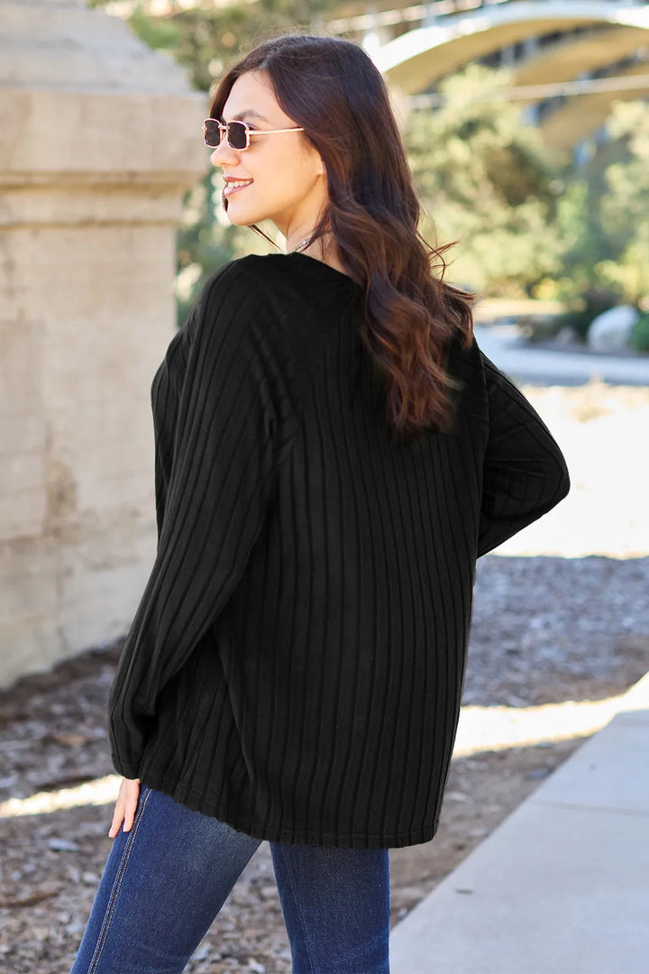 Relaxed ribbed knit round neck long sleeve top
