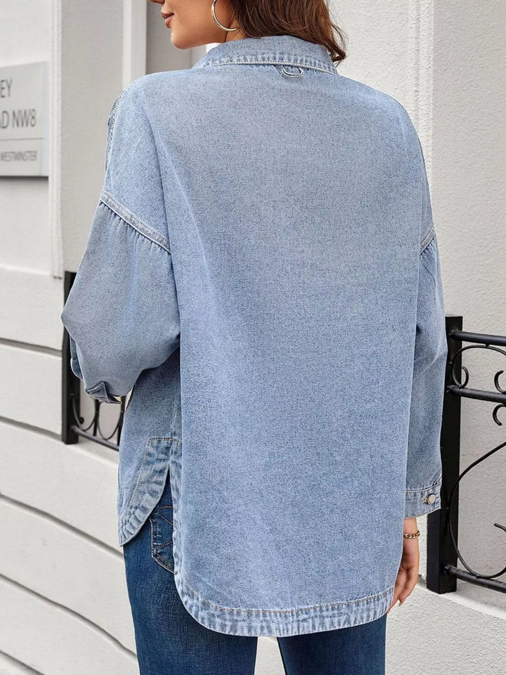 Loose-fit denim jacket with flap pockets and button front