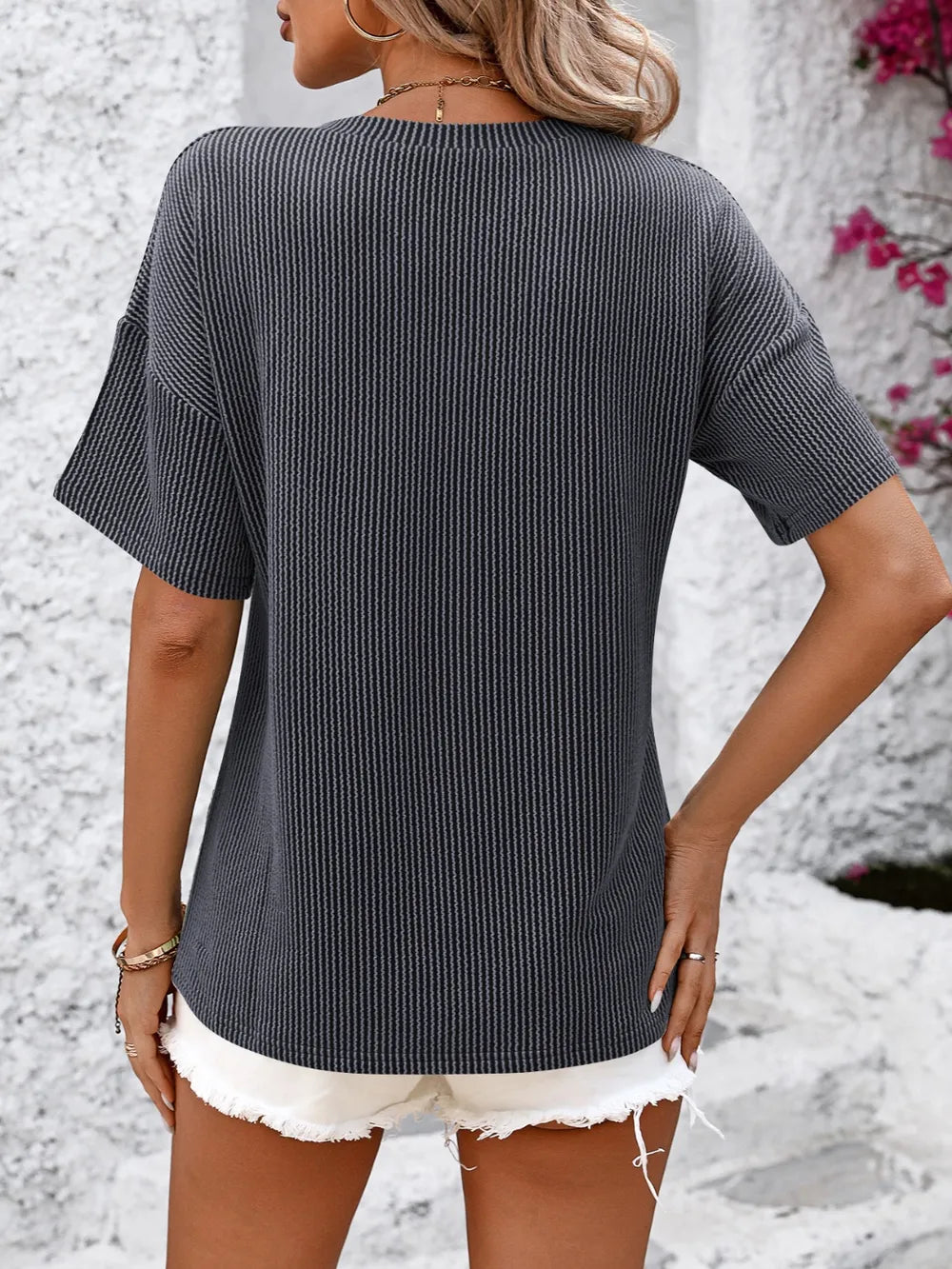 Ribbed V-neck dropped-shoulder tee with chest pocket