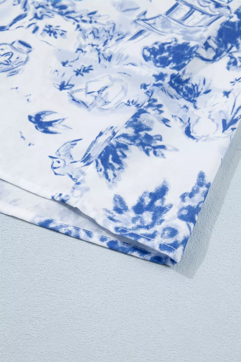 Scenic toile print V-neck raglan sleeve blouse