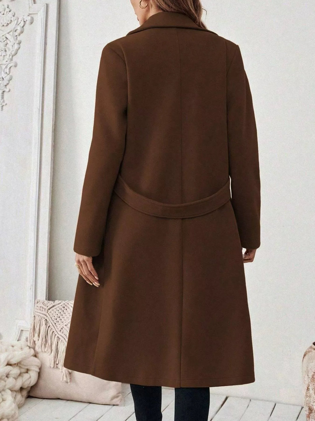 Longline notch lapel coat with single-button waist tab
