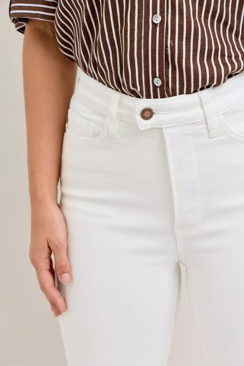 High-rise slim capri jeans with spade back pockets