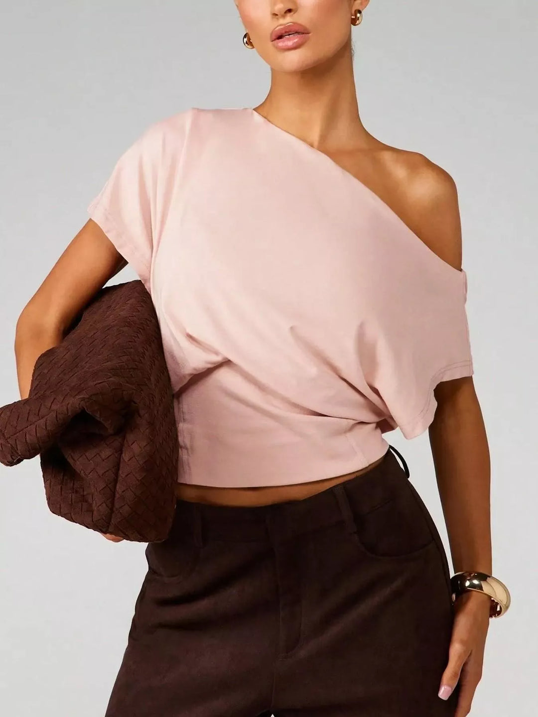 Asymmetric one-shoulder crop top with short sleeve