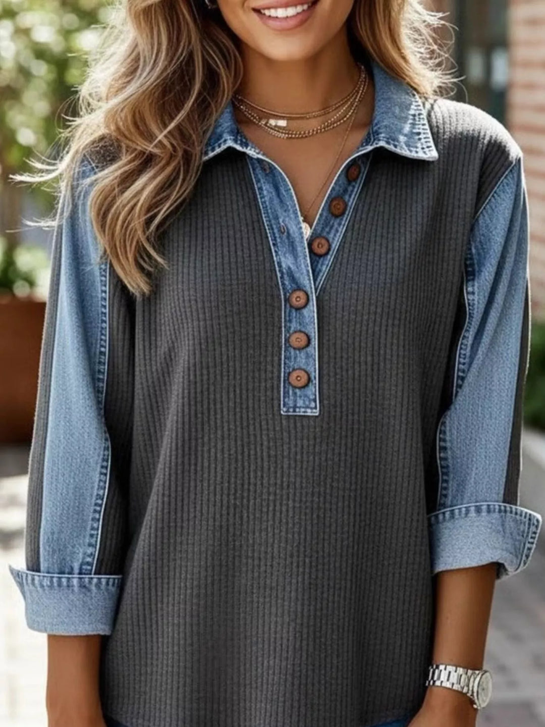 Ribbed knit sweatshirt with denim collar and button placket