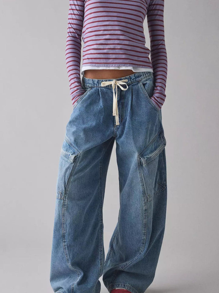 Wide-leg drawstring cargo jeans with side pockets