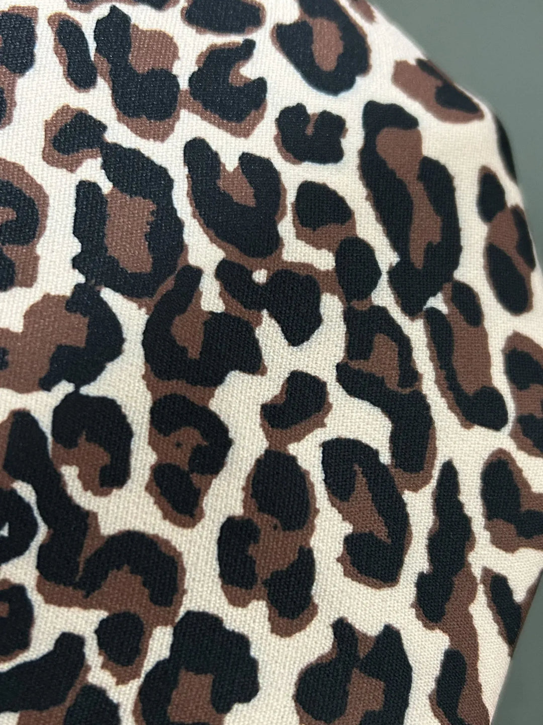 Leopard print zip-up hooded jacket with side pockets