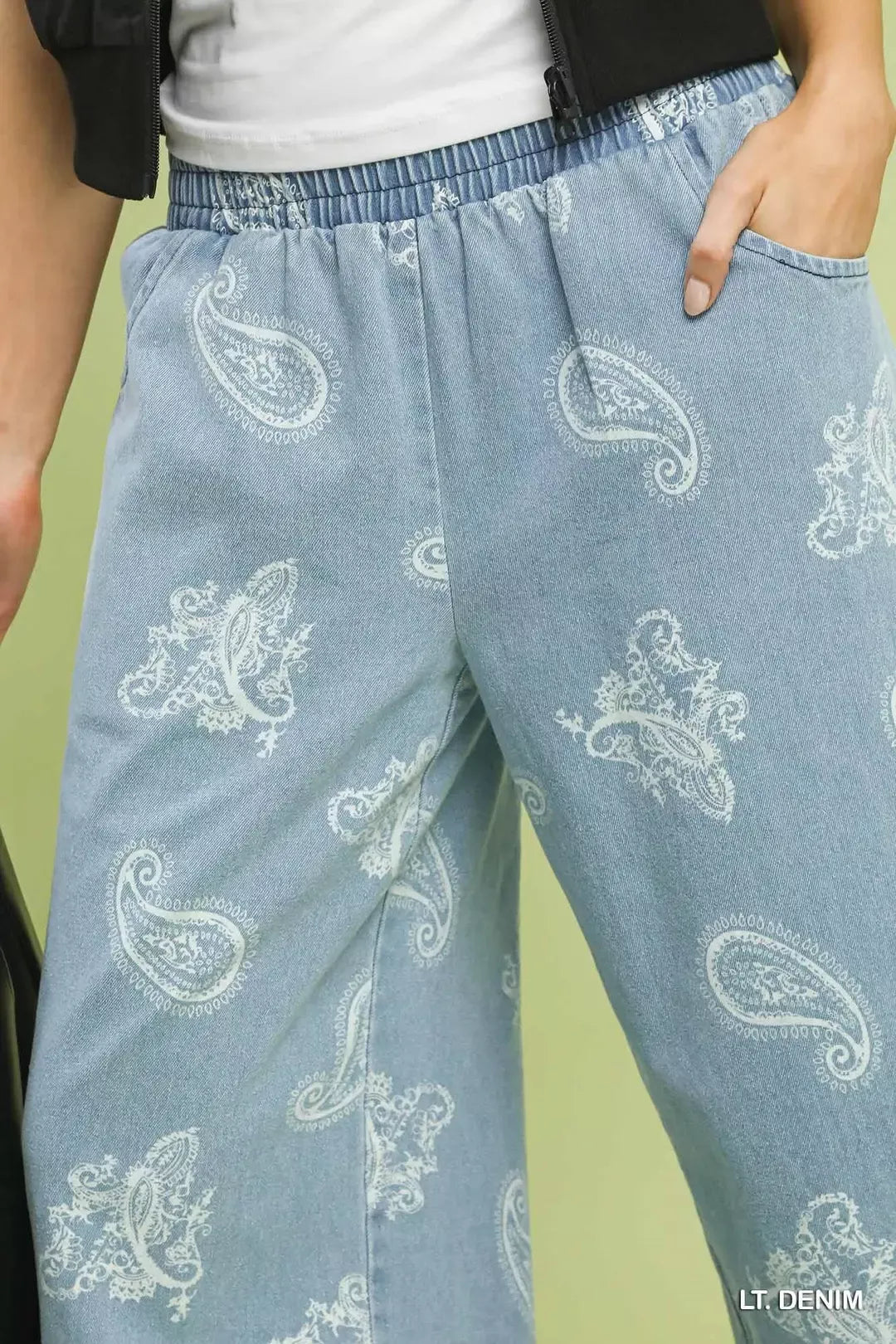 Paisley print wide-leg denim pants with frayed hem