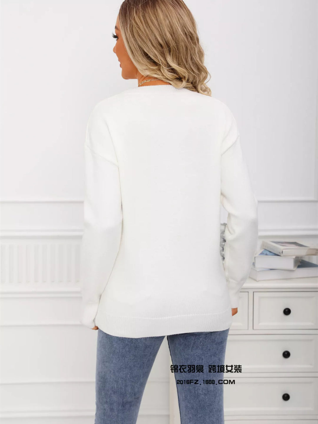 Contrast heart knit crewneck pullover sweater