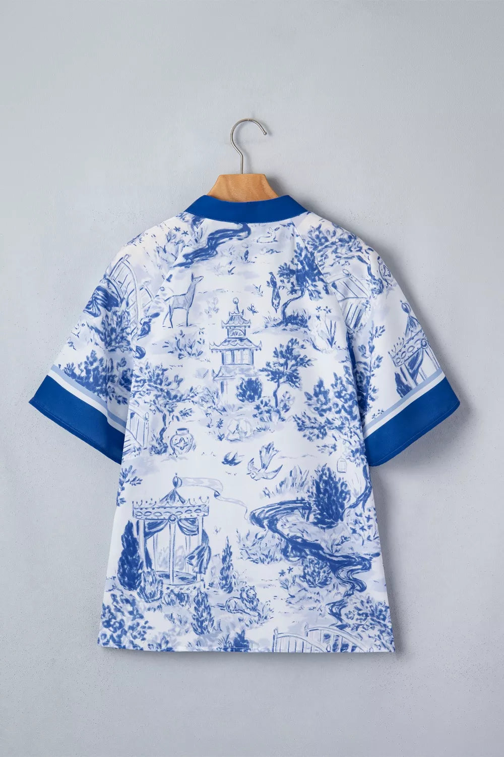 Scenic toile print V-neck raglan sleeve blouse