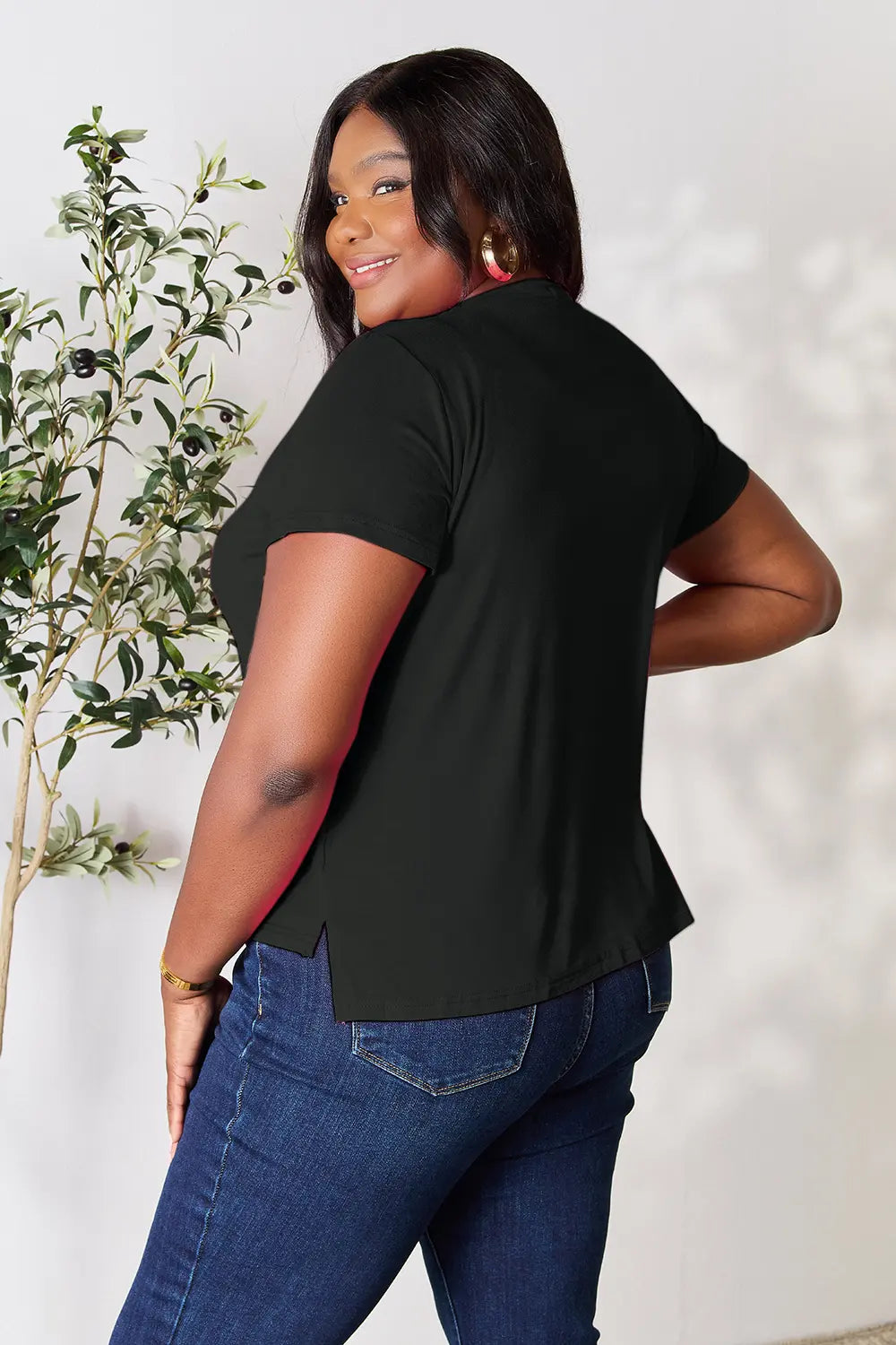 Round neck short sleeve tee with relaxed fit