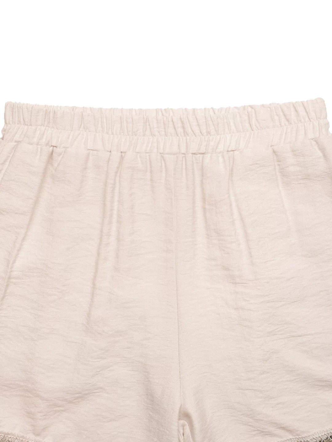 Shell charm lace hem shorts with elastic waist and pockets