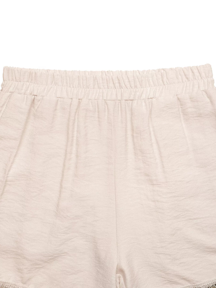 Shell charm lace hem shorts with elastic waist and pockets