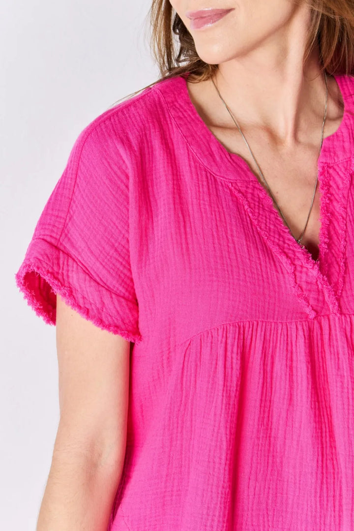 Raw hem split-neck cotton gauze top with short sleeves
