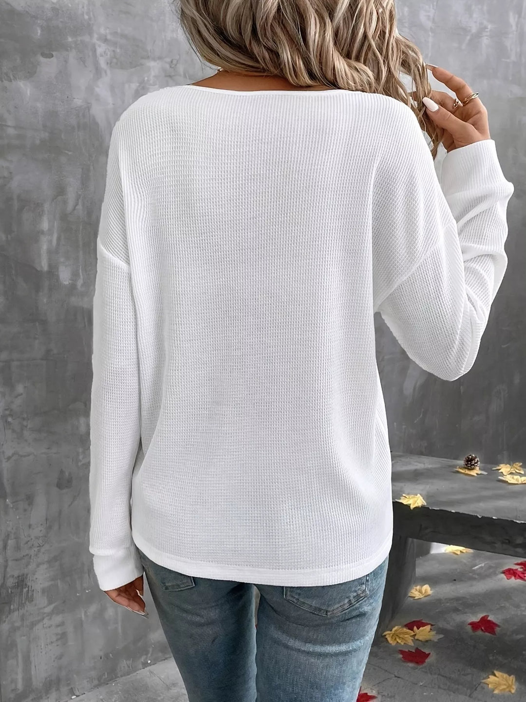 Contrast-trim waffle knit V-neck long sleeve top