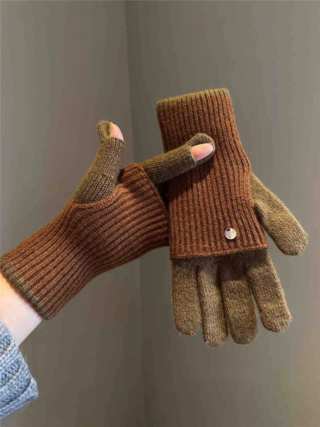 Brown Caramel Two-tone ribbed knit convertible flip-top gloves