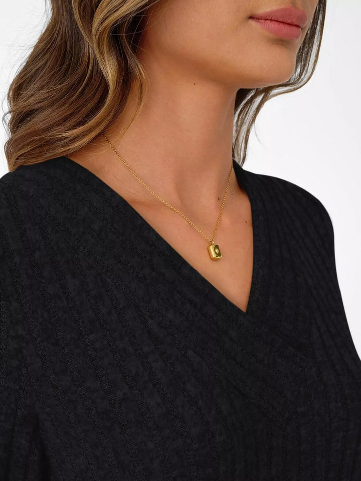 Ribbed knit v-neck top with blouson sleeves