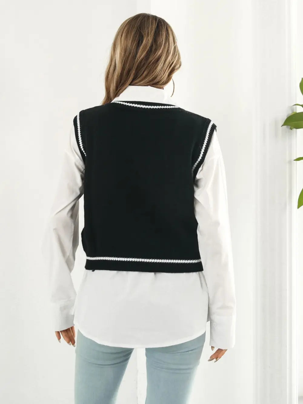 Skull argyle knit sweater vest with striped V-neck