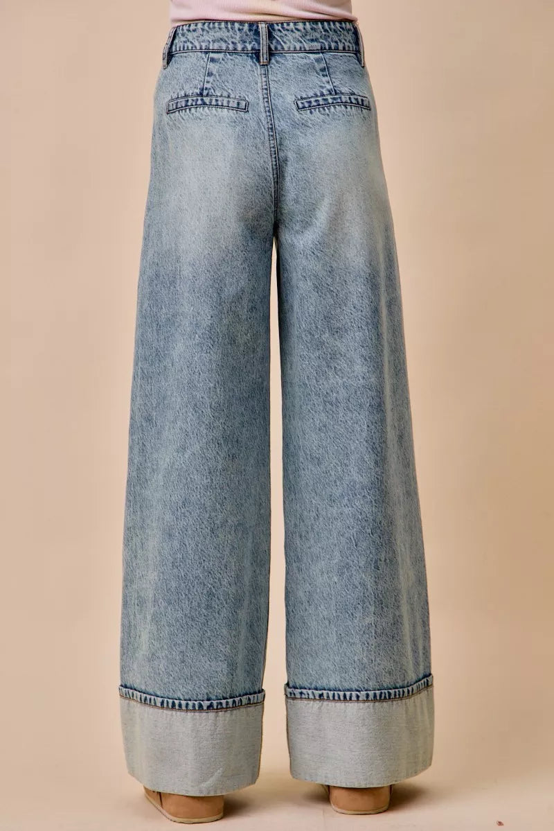 Mid-rise pleated wide leg jeans with cuffed hem