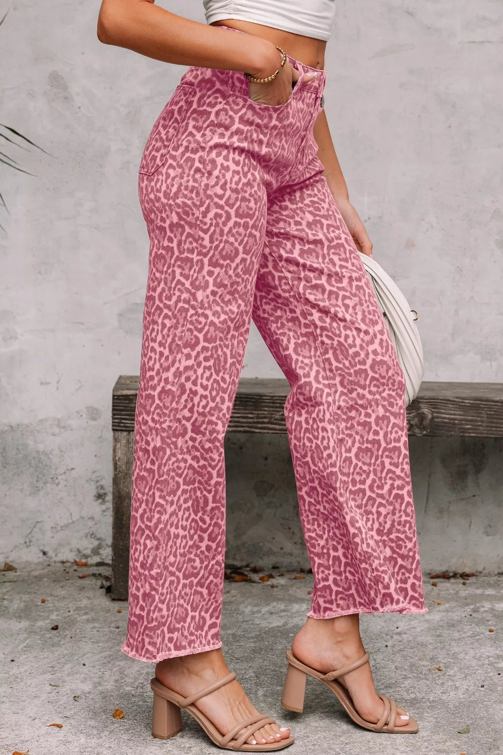 Leopard print wide-leg high-rise jeans with frayed hem