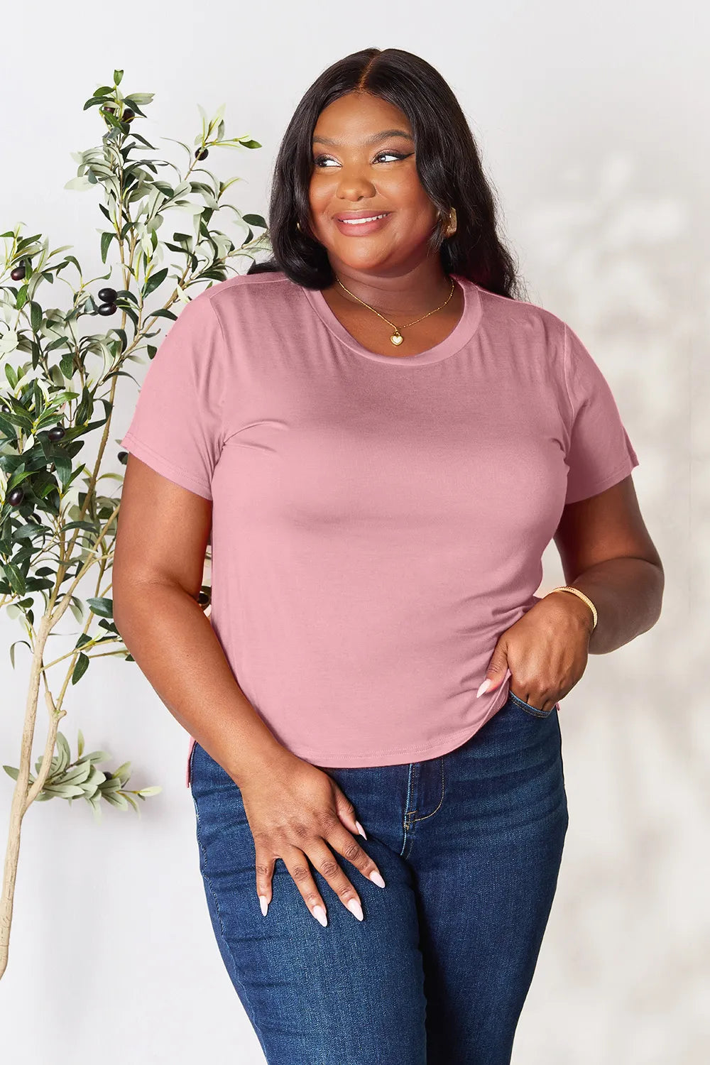 Round neck short sleeve tee with side slit hem