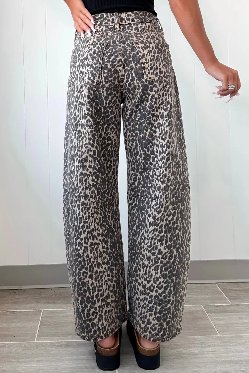 Leopard print high-rise barrel-leg jeans with pockets