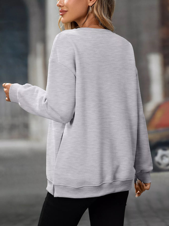Relaxed crew neck sweatshirt with side pockets and slit hem