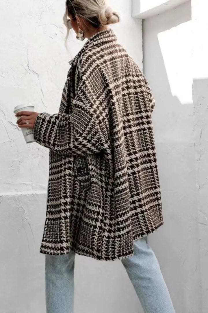Houndstooth collared coat with long sleeves and pockets