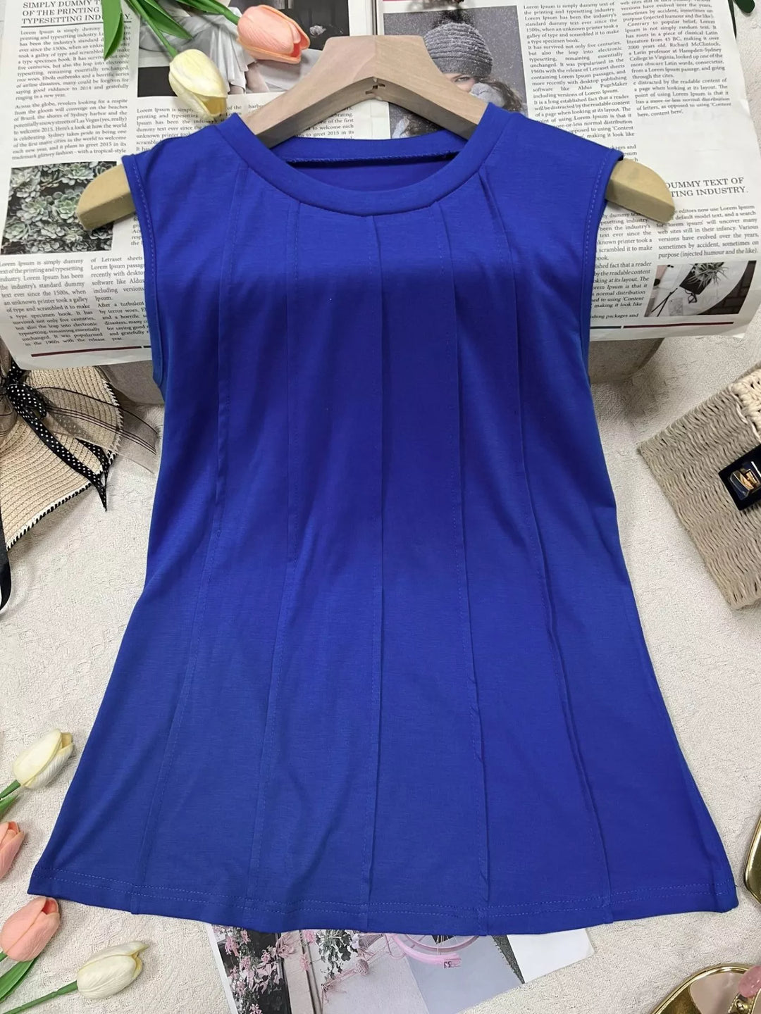 Pintuck pleated round neck sleeveless tank top