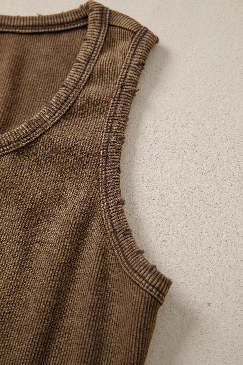 Ribbed knit snap-button wide-strap tank top