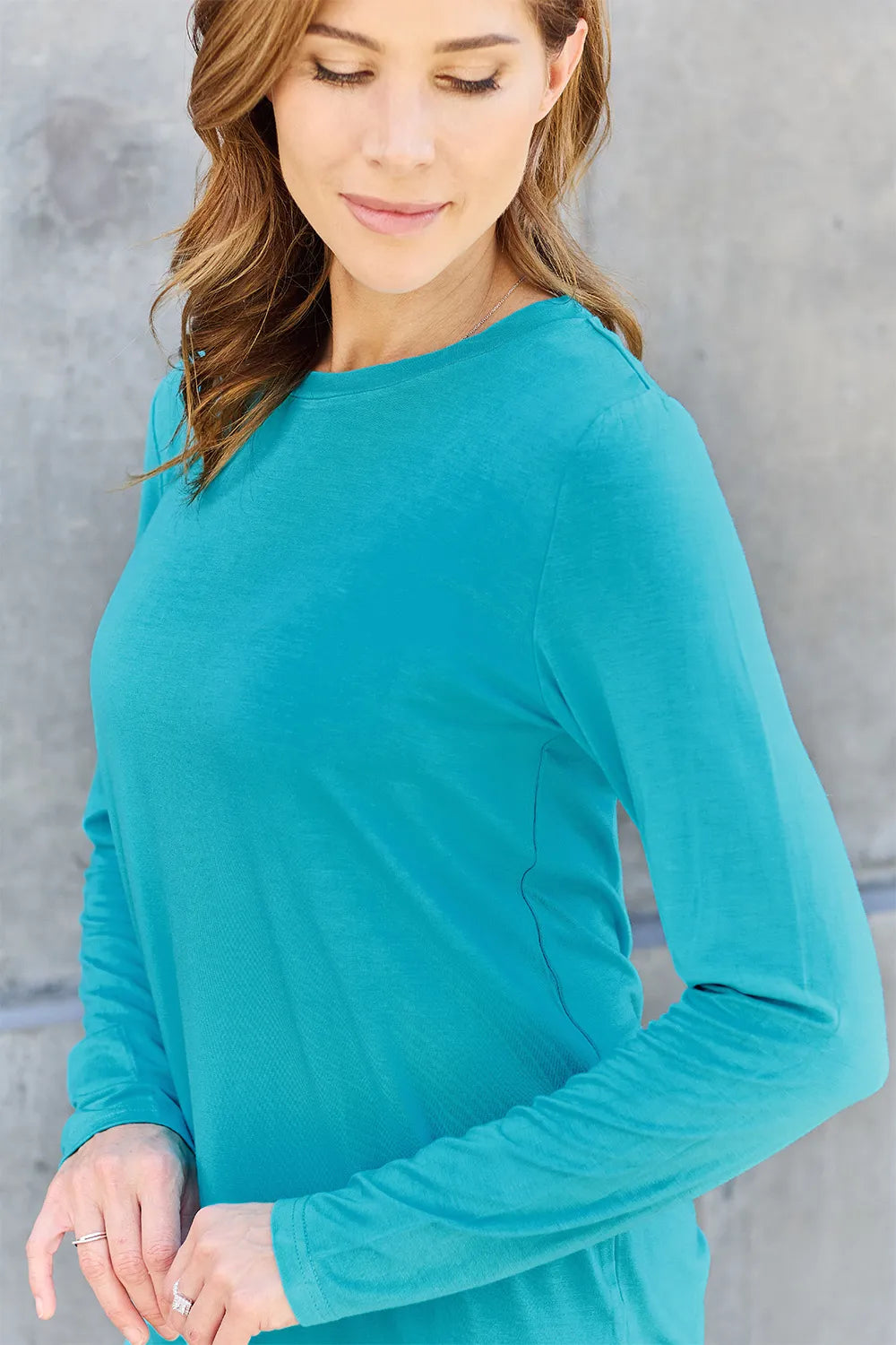 Crew neck long sleeve top with curved hem