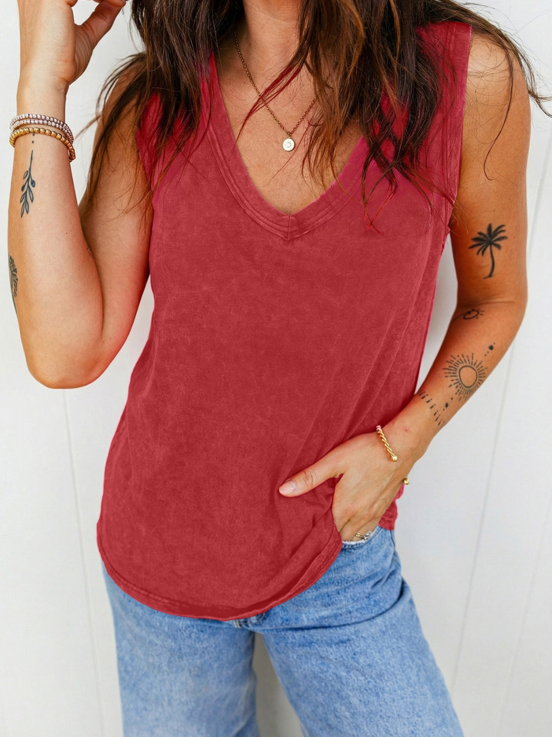 Mineral wash V-neck tank top with curved hem