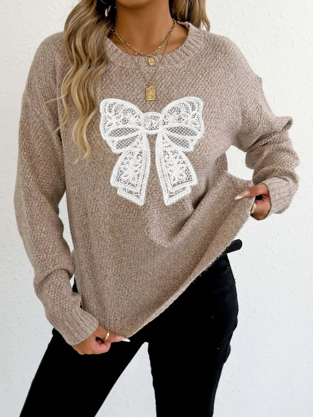 Lace bow applique crew neck knit sweater