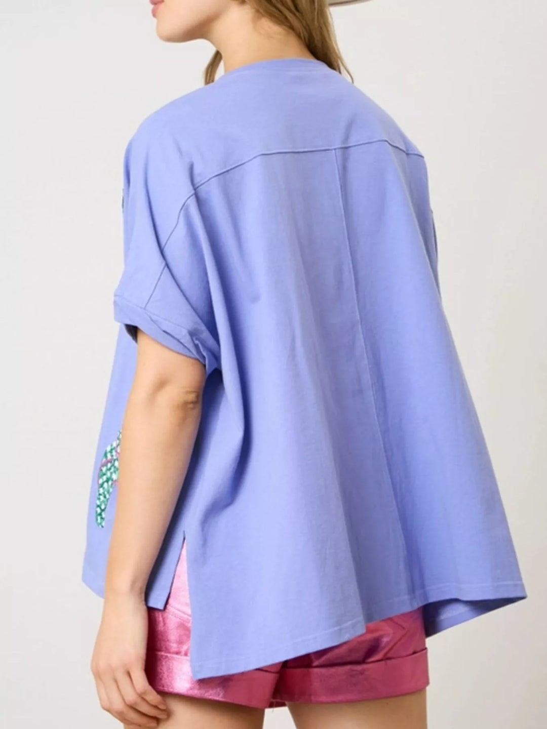 Scattered sequin flip-flop graphic short sleeve tee