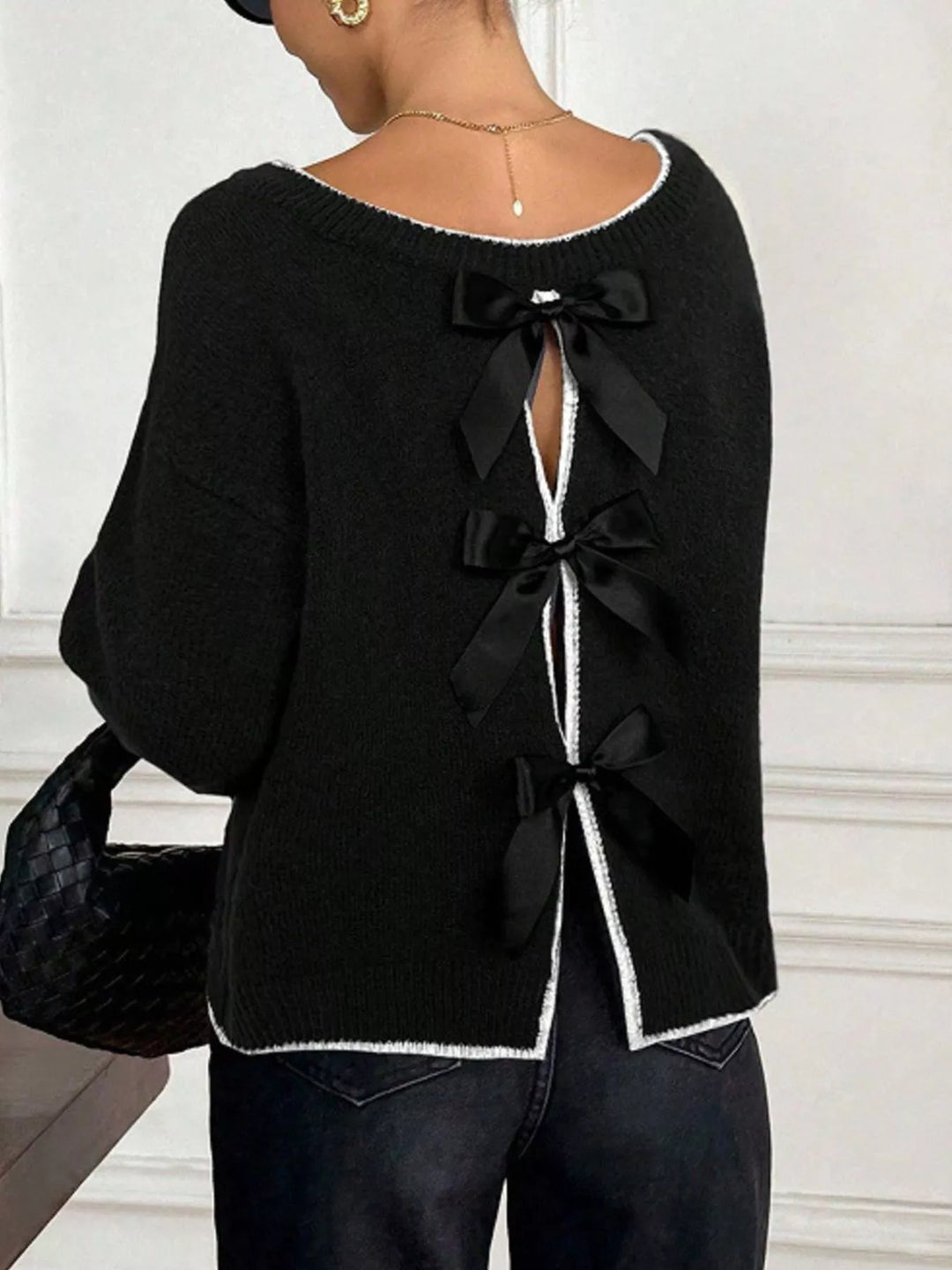 Contrast trim knit sweater with back bow ties