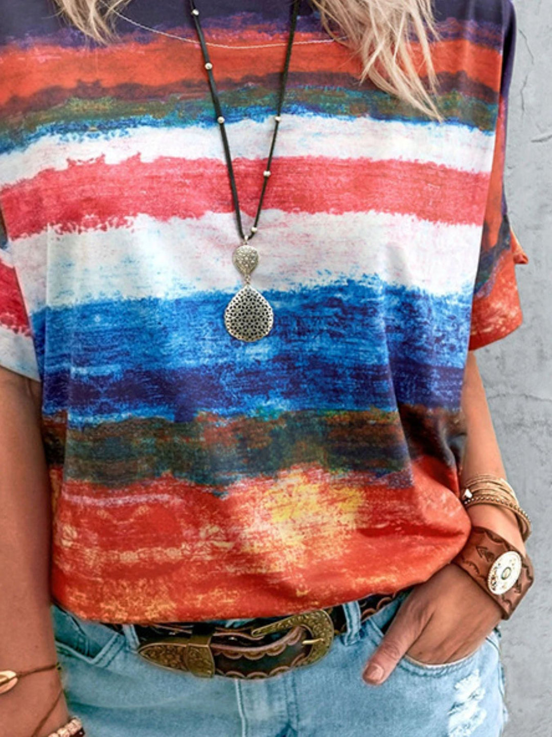 Abstract stripe round-neck short sleeve t-shirt