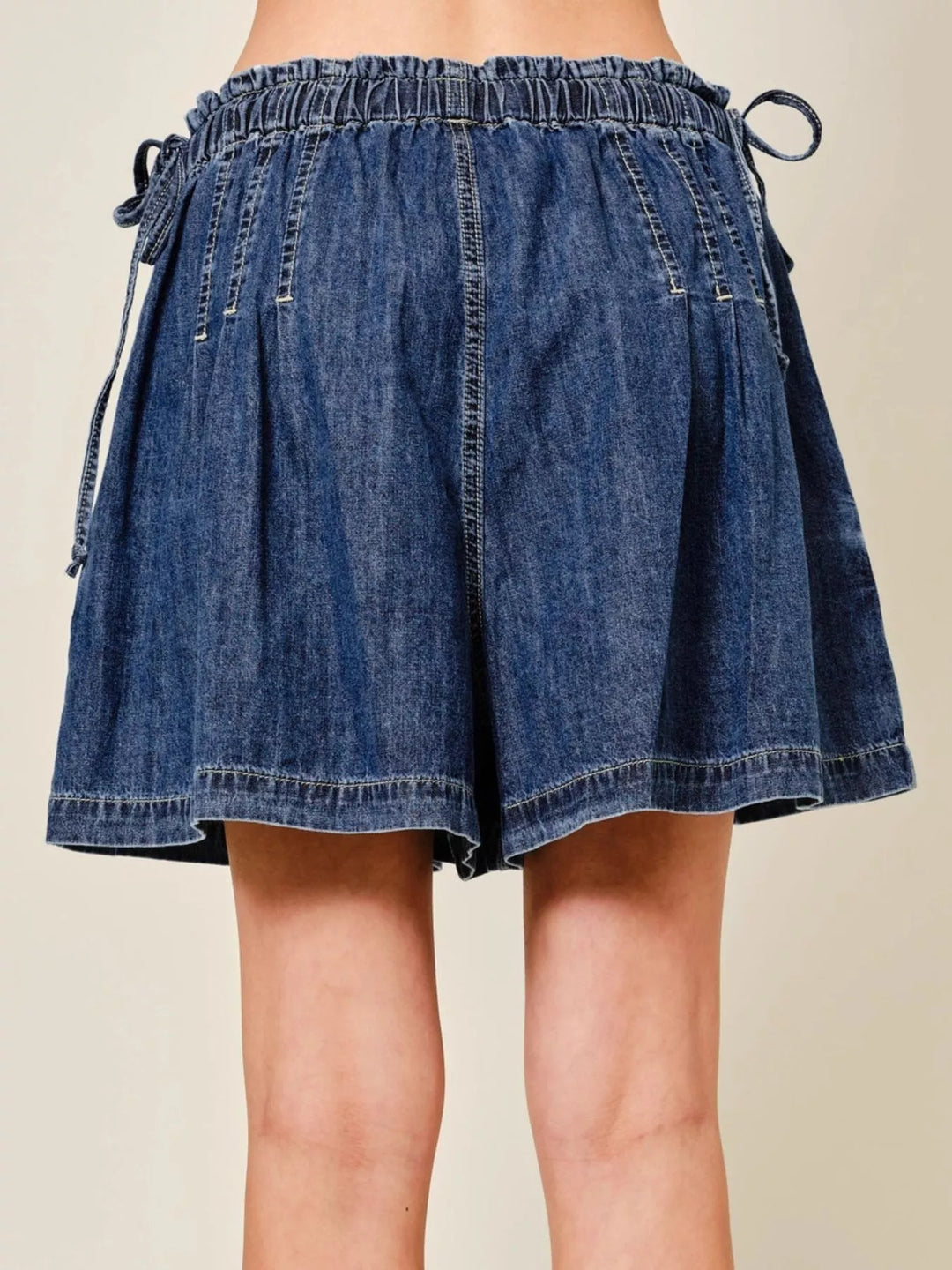 Wide-leg pleated denim shorts with drawstring elastic waist